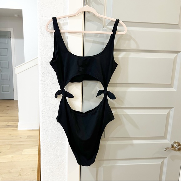 New Aerie Pique Cut Out Scoop One Piece Swimsuit - Picture 4 of 5